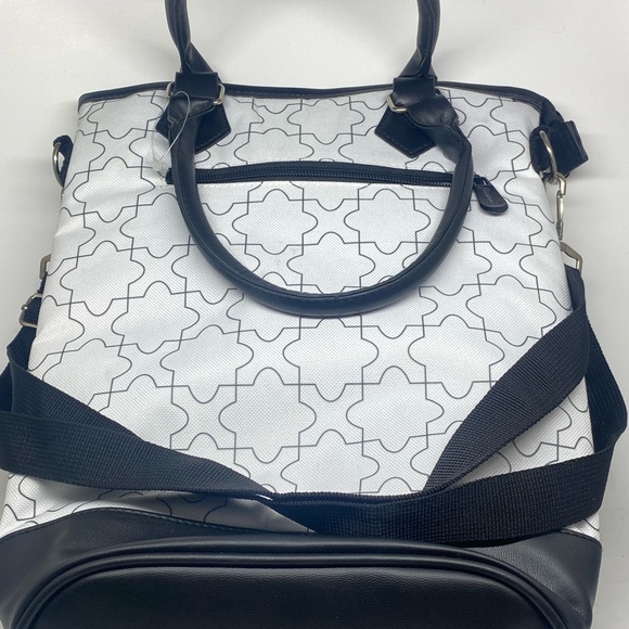 TIRRININ INSULATED WINE BAG / LUNCH BAG COOLER WITH FRONT POCKET & CORKSCREW - Picture 6 of 15